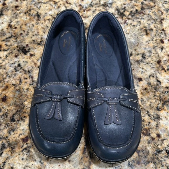 Clark’s Women’s Ashland Bubble Navy Loafers - Picture 2 of 6